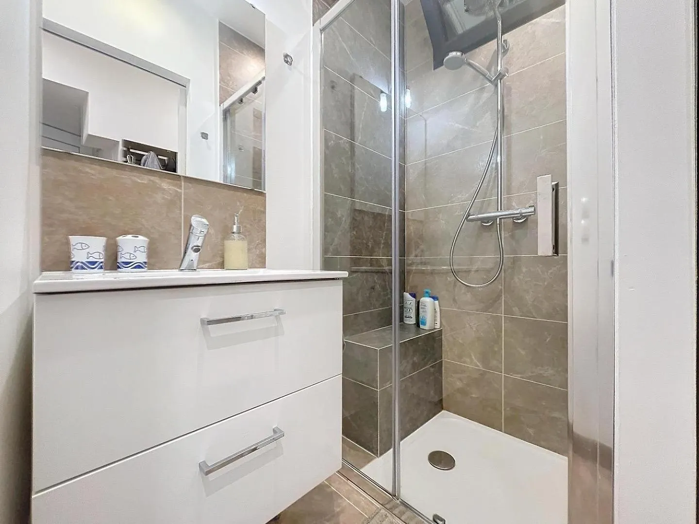 Apartment A 1Km Plage Du Midi Et Palais Des Festivals - Appartement Centre Cannes Avec Cour Exterieur Privee France