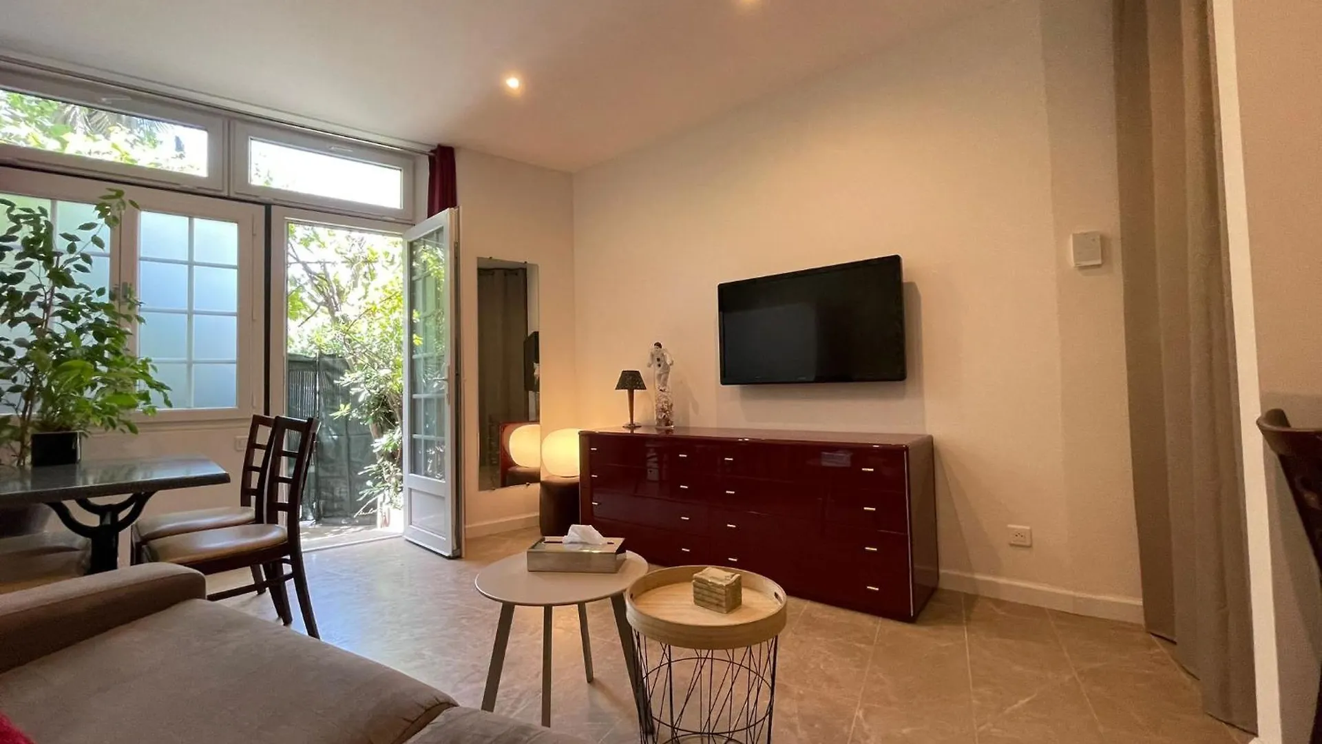 A 1Km Plage Du Midi Et Palais Des Festivals - Appartement Centre Cannes Avec Cour Exterieur Privee France