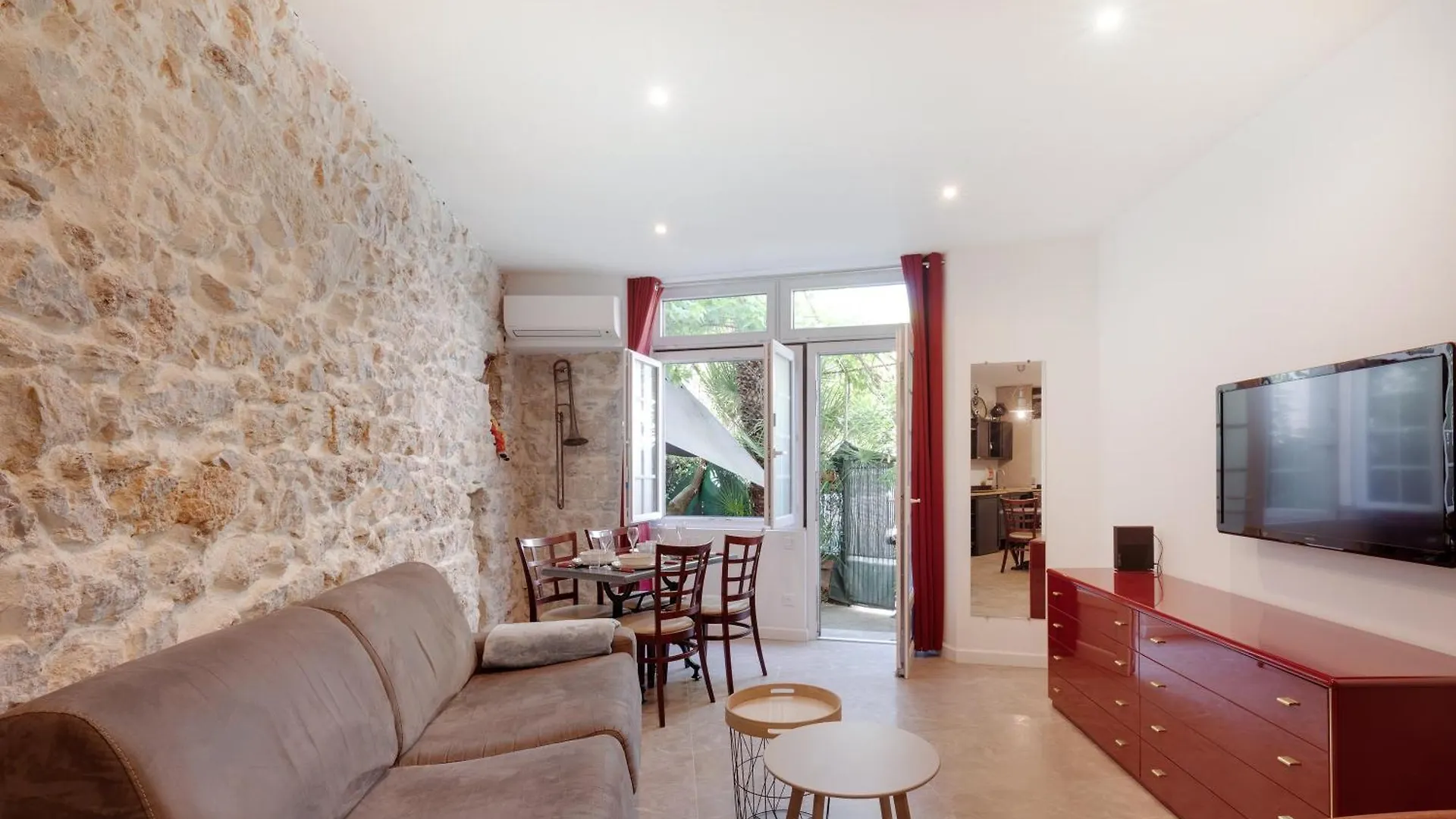 A 1Km Plage Du Midi Et Palais Des Festivals - Appartement Centre Cannes Avec Cour Exterieur Privee Apartment