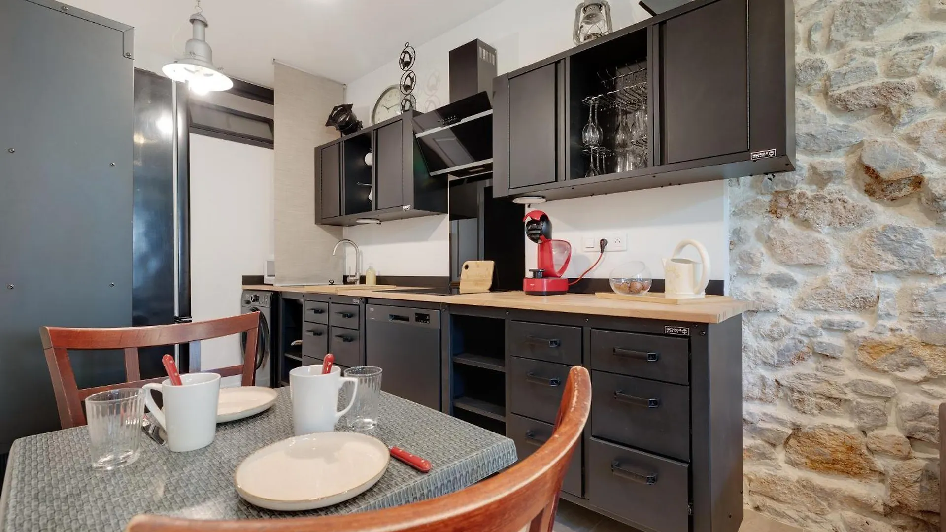 A 1Km Plage Du Midi Et Palais Des Festivals - Appartement Centre Cannes Avec Cour Exterieur Privee