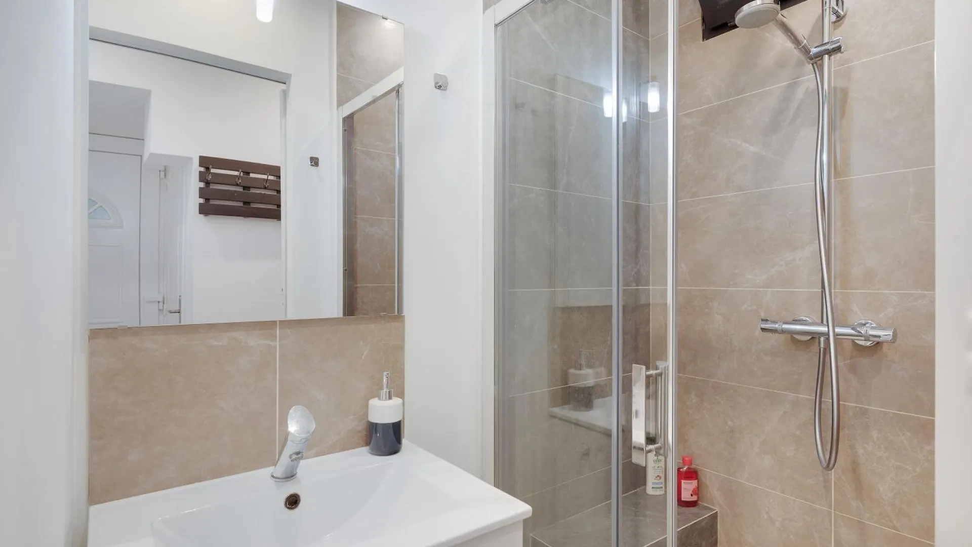 A 1Km Plage Du Midi Et Palais Des Festivals - Appartement Centre Cannes Avec Cour Exterieur Privee France