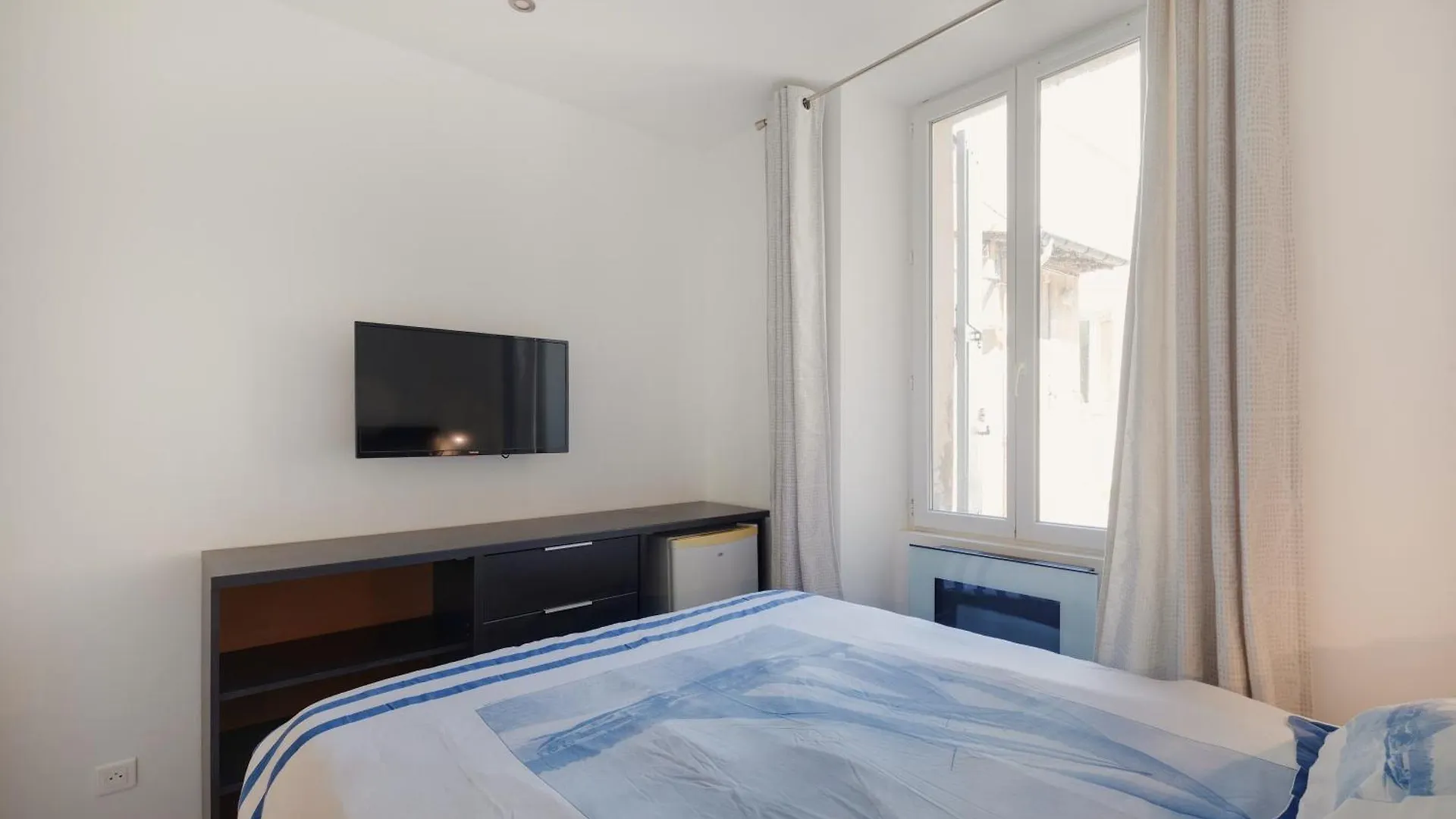 A 1Km Plage Du Midi Et Palais Des Festivals - Appartement Centre Cannes Avec Cour Exterieur Privee 0*,