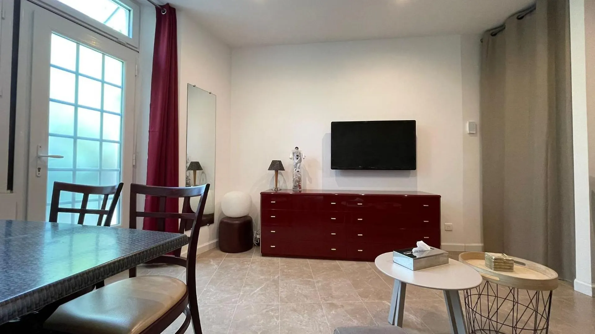 A 1Km Plage Du Midi Et Palais Des Festivals - Appartement Centre Cannes Avec Cour Exterieur Privee