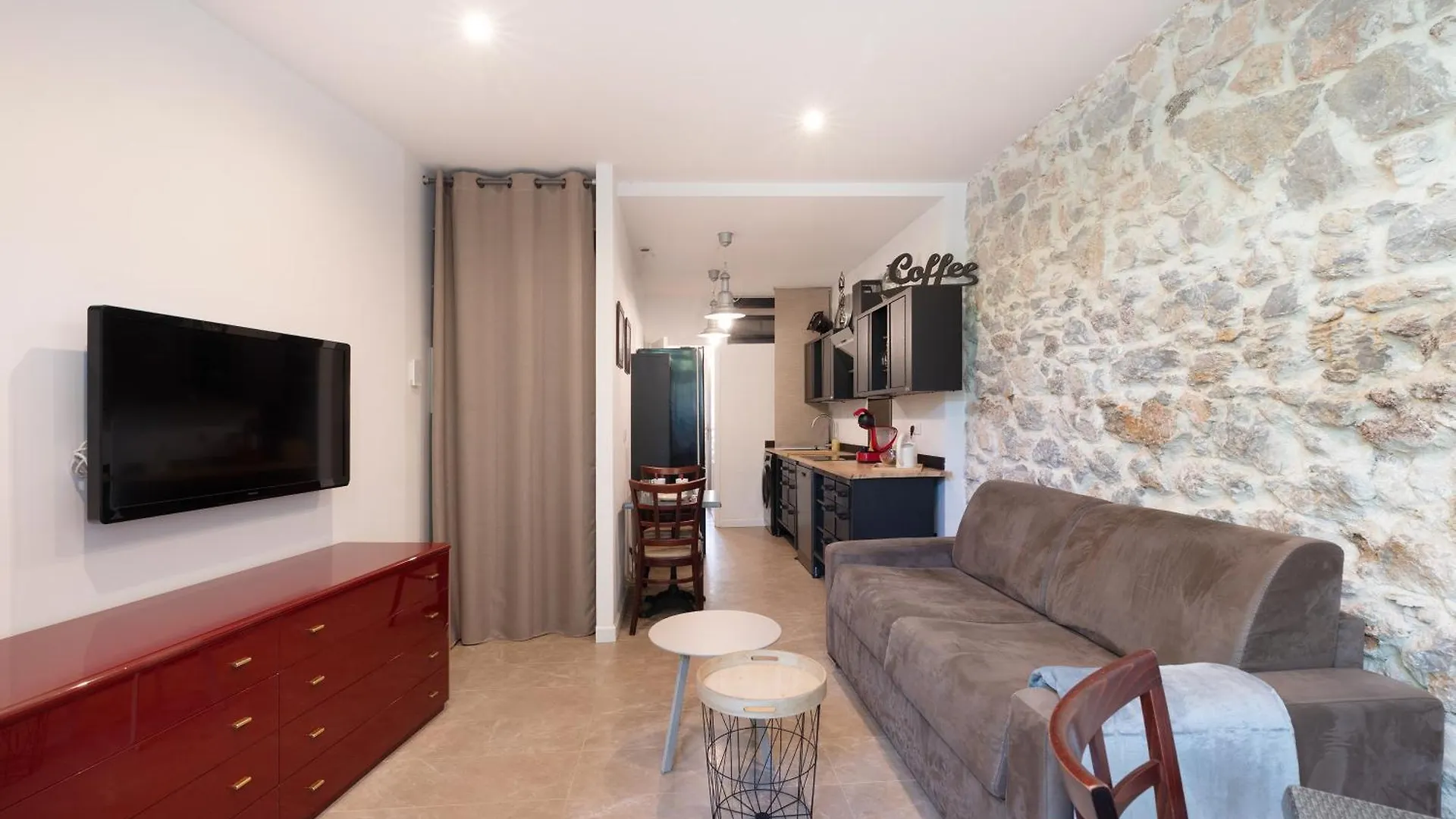A 1Km Plage Du Midi Et Palais Des Festivals - Appartement Centre Cannes Avec Cour Exterieur Privee